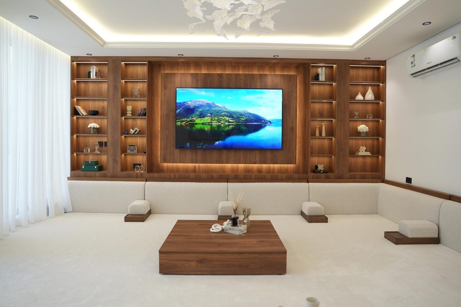 Majlis with a walnut TV wall